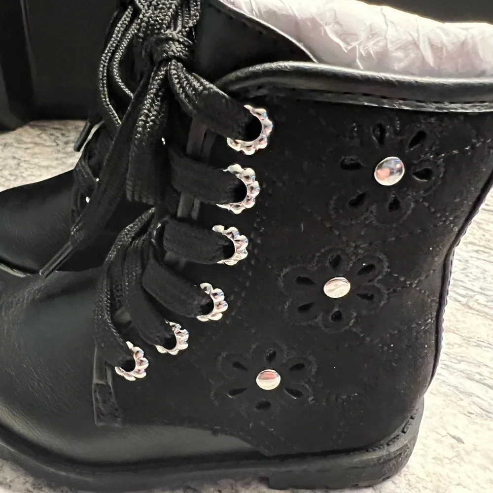 Black Floral Toddler Zipper Up Boots Size 5 NWOT